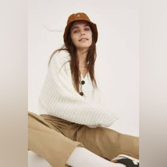 URBAN OUTFITTERS CREAM KNIT CROPPED ASHLYN BATWING CARDIGAN SIZE XS - Picture 3 of 7